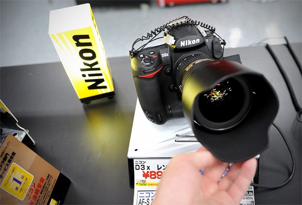 Nikon D3x @ Yodobashi Camera in Umeda, Osaka, Japan