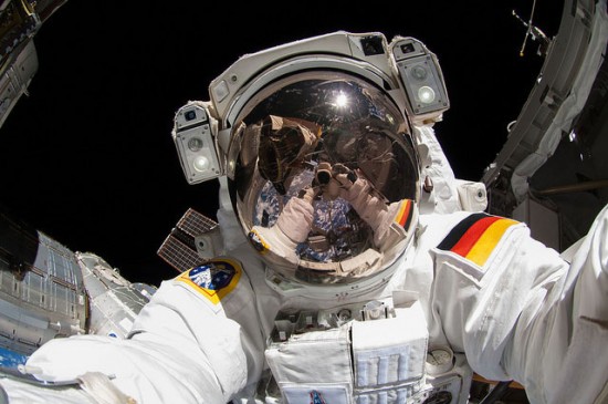 ISS-astronauts-takes-a-Nikon-D2Xs-camera-on-a-spacewalk
