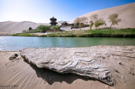 02_Dunhuang_Crescent_Lake