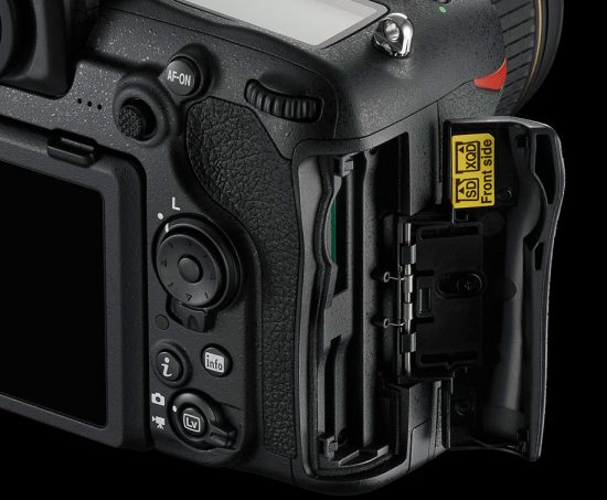 Nikon-D500-Double-SD-XQD-memory-cards-slot