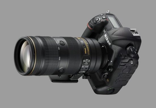 nikon-af-s-nikkor-70-200mm-f2-8e-fl-ed-vr-lens-on-nikon-dslr-camera
