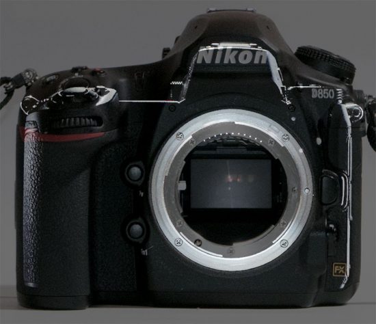 Nikon mirrorless camera compared with D850 © Issy Nomura