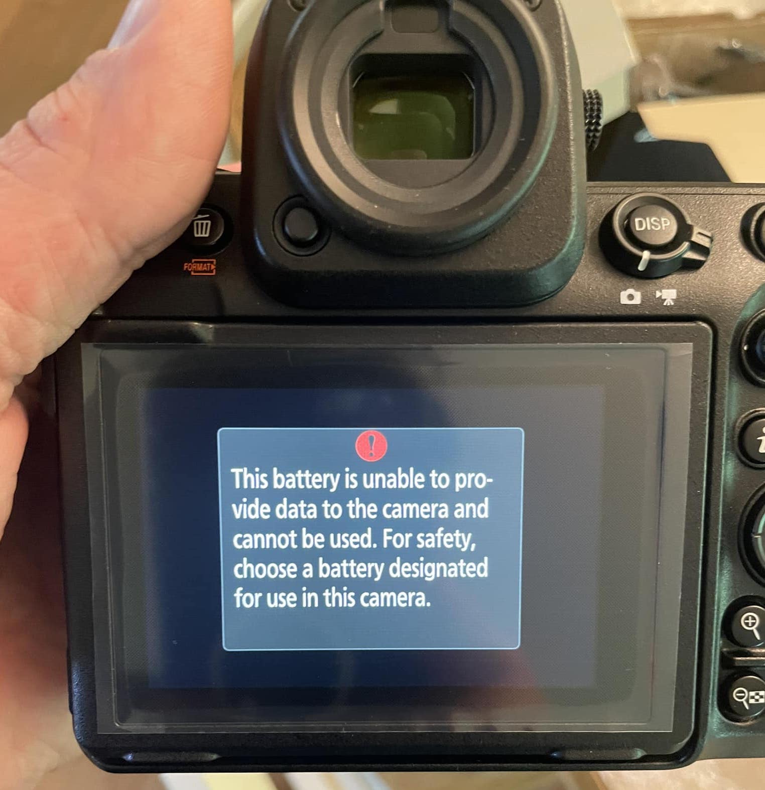 Report: Nikon restricts customers to using OEM batteries "for your