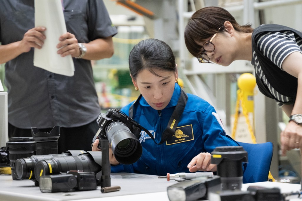 JAXA astronauts Ayu Yoneda and Makoto Suwa receive Nikon photography training