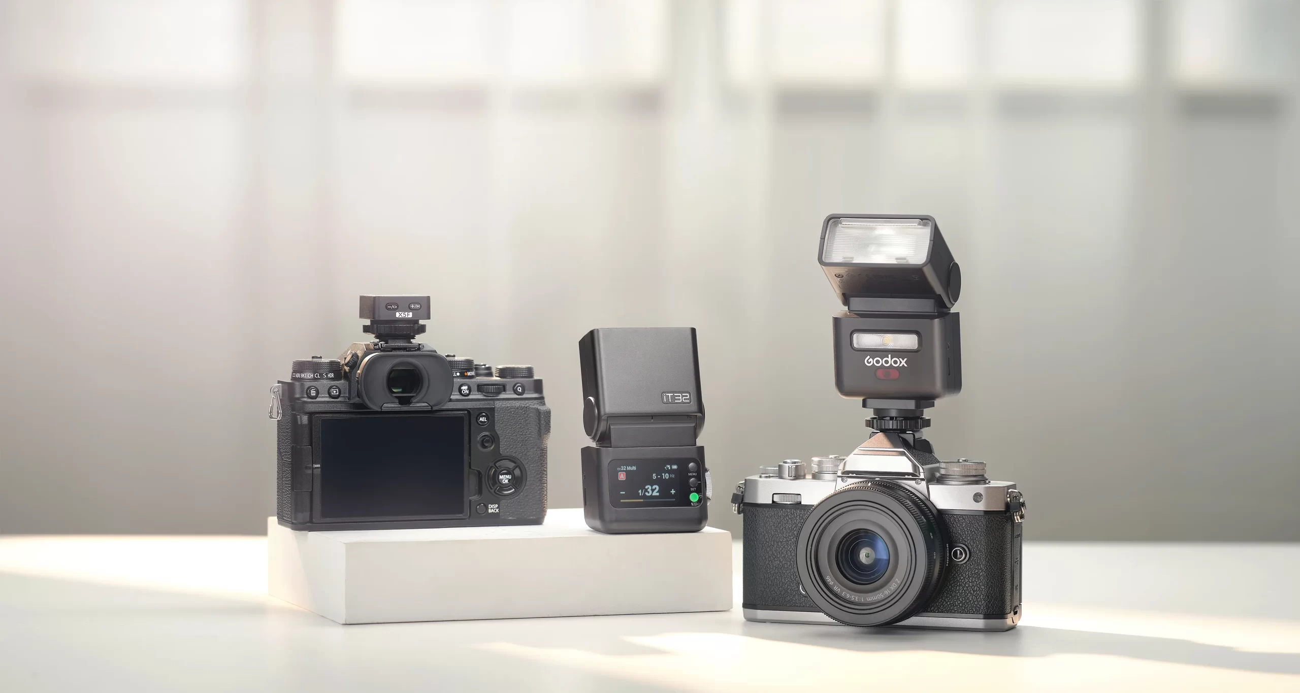 Godox iT32 dan X5 Trigger di atas kamera